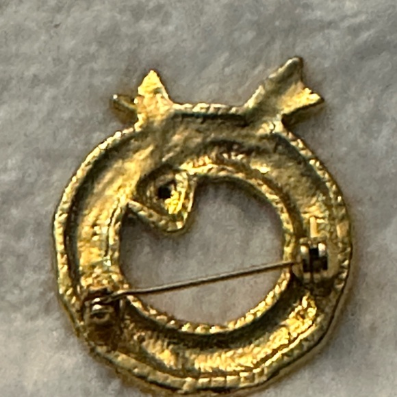 Christmas Wreath Gold Tone Brooch/ Pin - Picture 2 of 3